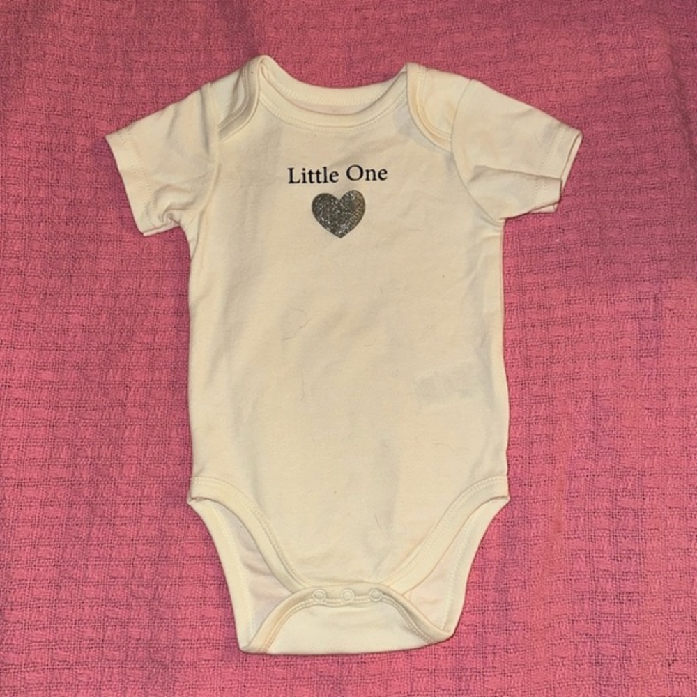 5 / $20 💖
Sterling Baby 12 to 18 month onesie never worn perfect condition